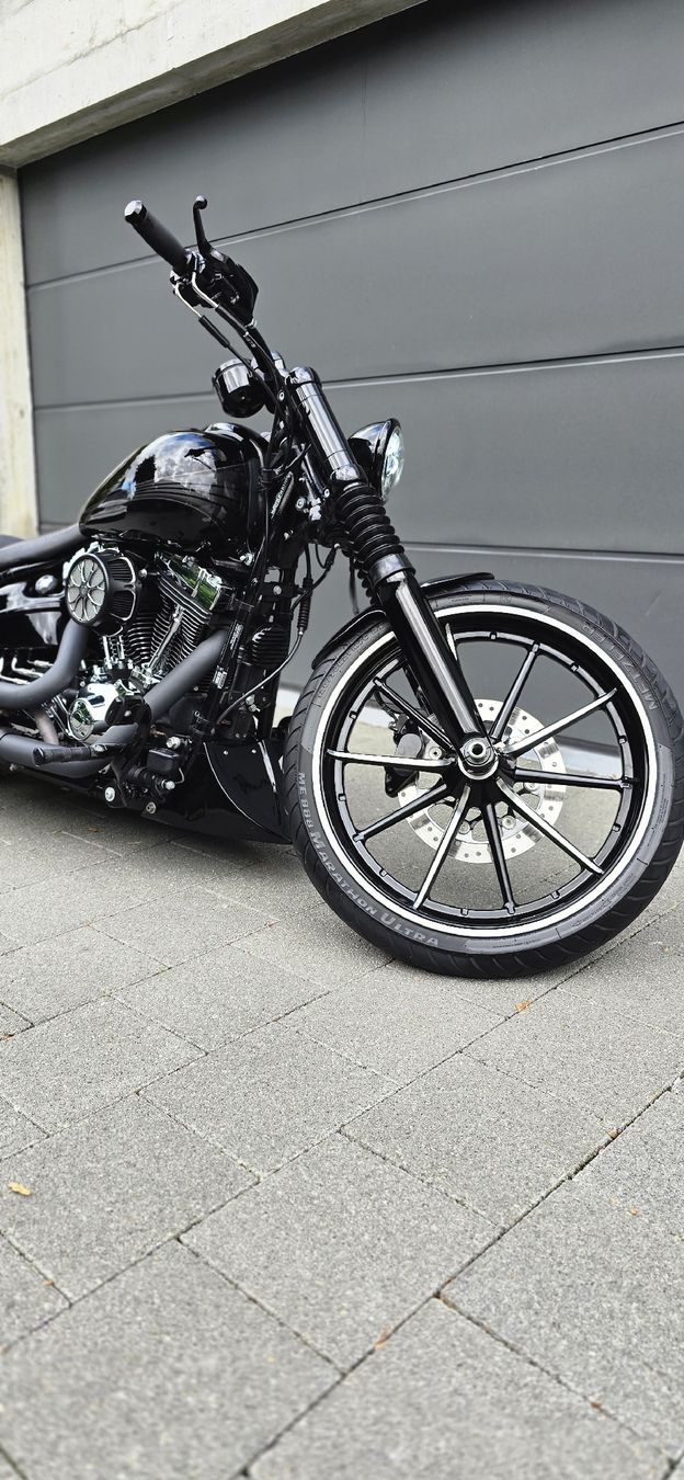 Altro: Harley-Davidson Breakout Custom Black Edition – Nuovo (secondo la descrizione) da Pieterlen venduto da mic_pl89 1