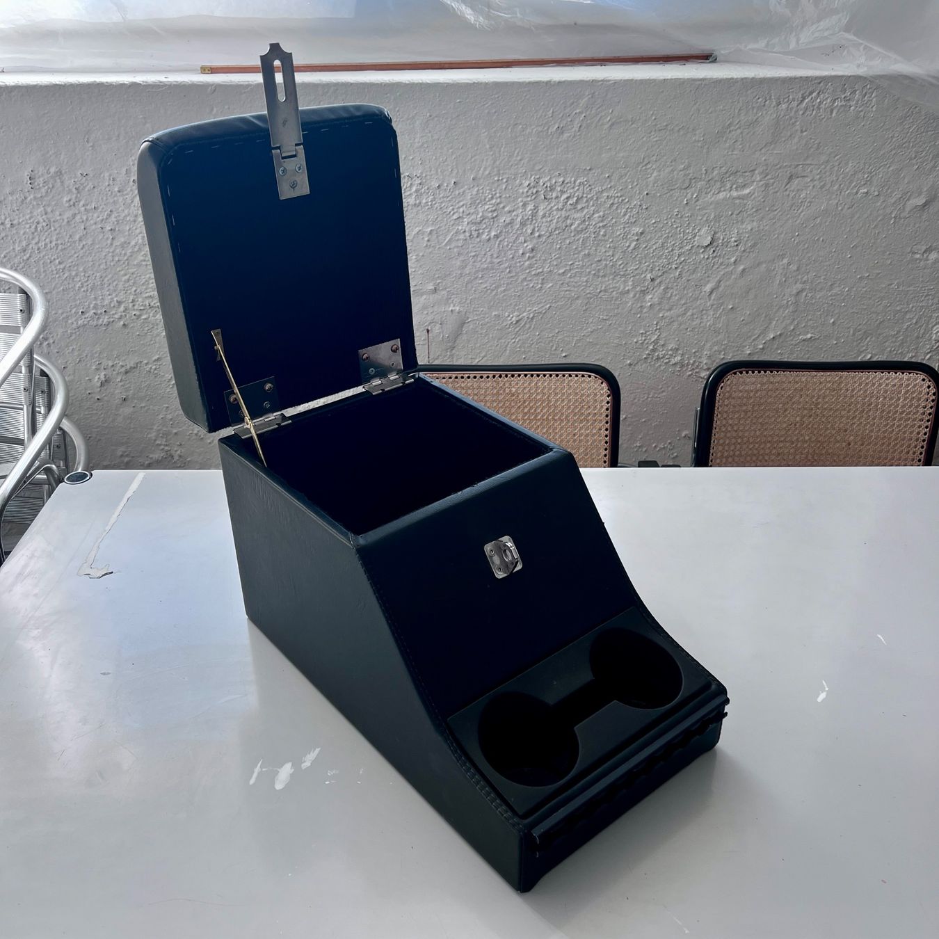 Land Rover Accessori per altri veicoli: LAND ROVER CUBBY BOX, LEDER SCHWARZ – Usato da zuerich venduto da Zenzone 2