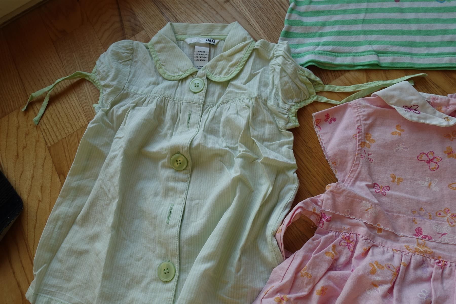Kleiderpakete & -sets: Gr. 92 / 4 x Sommeroberteile , 1 x Kleid – Gebraucht aus Aesch ZH von Goonies_1 4