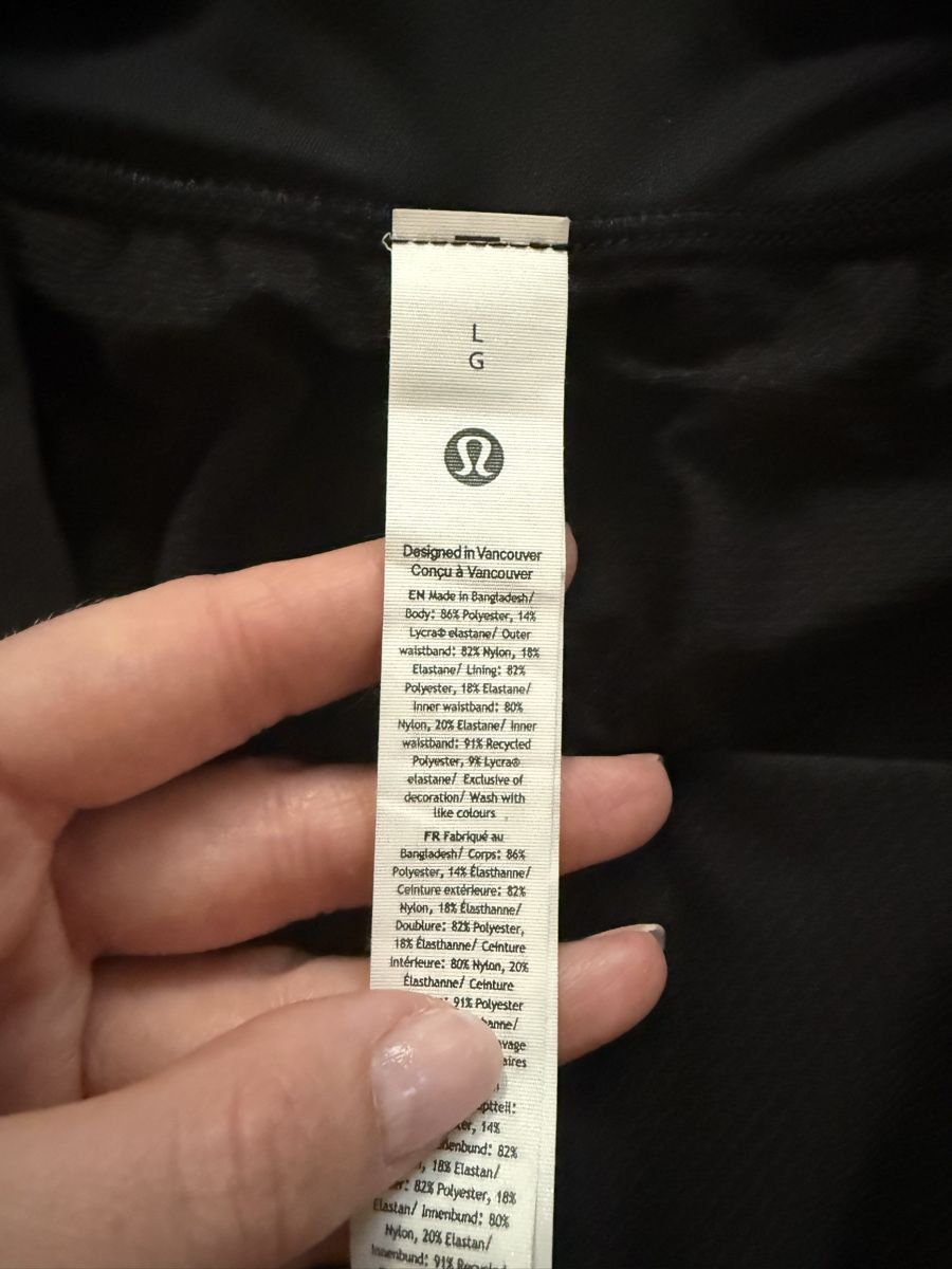 Lululemon Pantaloni: Lululemon Shorts  – Nuovo (secondo la descrizione) da Luzern venduto da Itsclaire 3