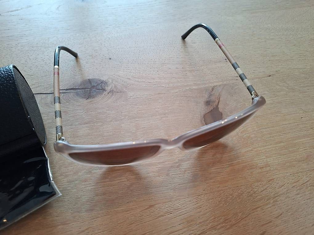 Burberry Occhiali & Lenti: Burberry Sonnenbrille – Usato da Flurlingen venduto da Atea8 2