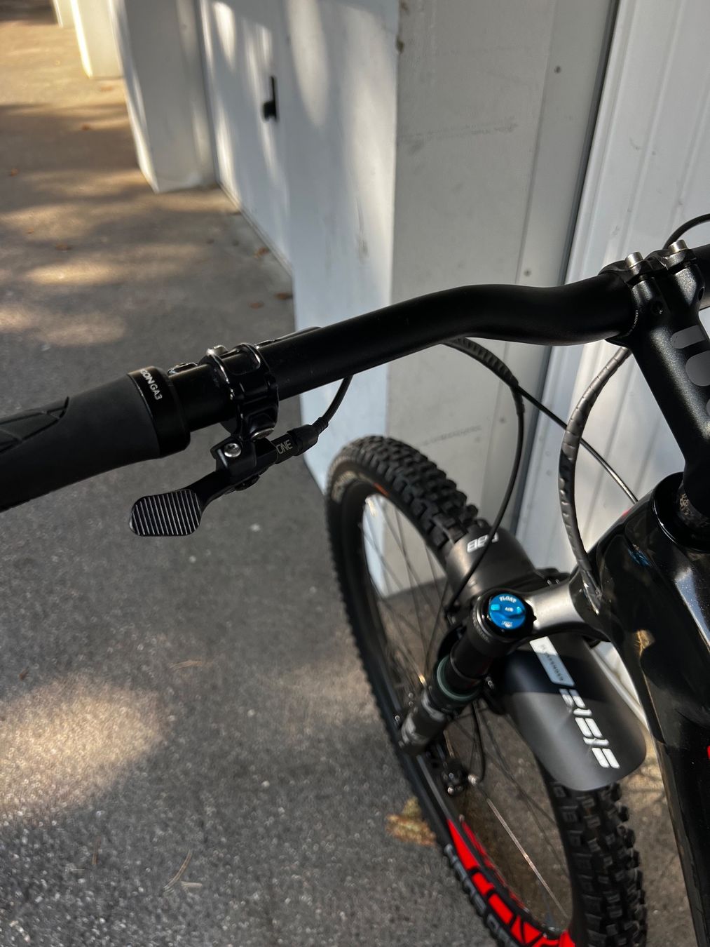 Specialized Velos: Specialized FSR Camber Expert 29 / full Carbon – Defekt aus Solothurn von  3