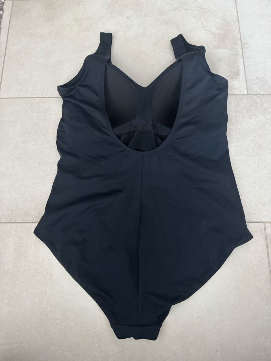 C&A Maillots de bain & Bikinis: Badeanzug schwarz Grösse 46 – D'occasion à Zug par Hehe 2