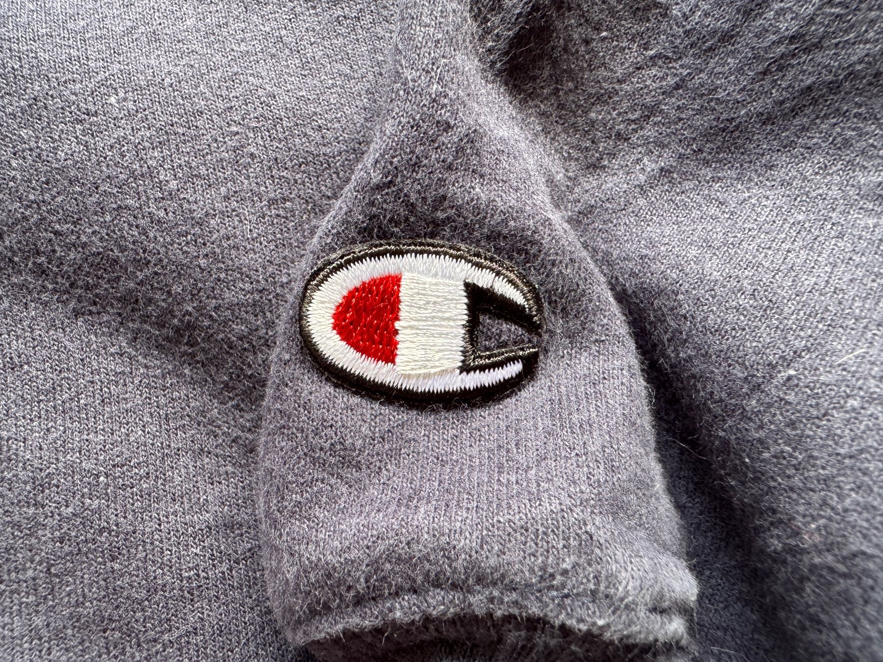 Champion Maglioni & Felpe: Champion Sweatshirt pullover crewneck Sz M – Usato da Neuchâtel venduto da _Easy_to_Find_ 1