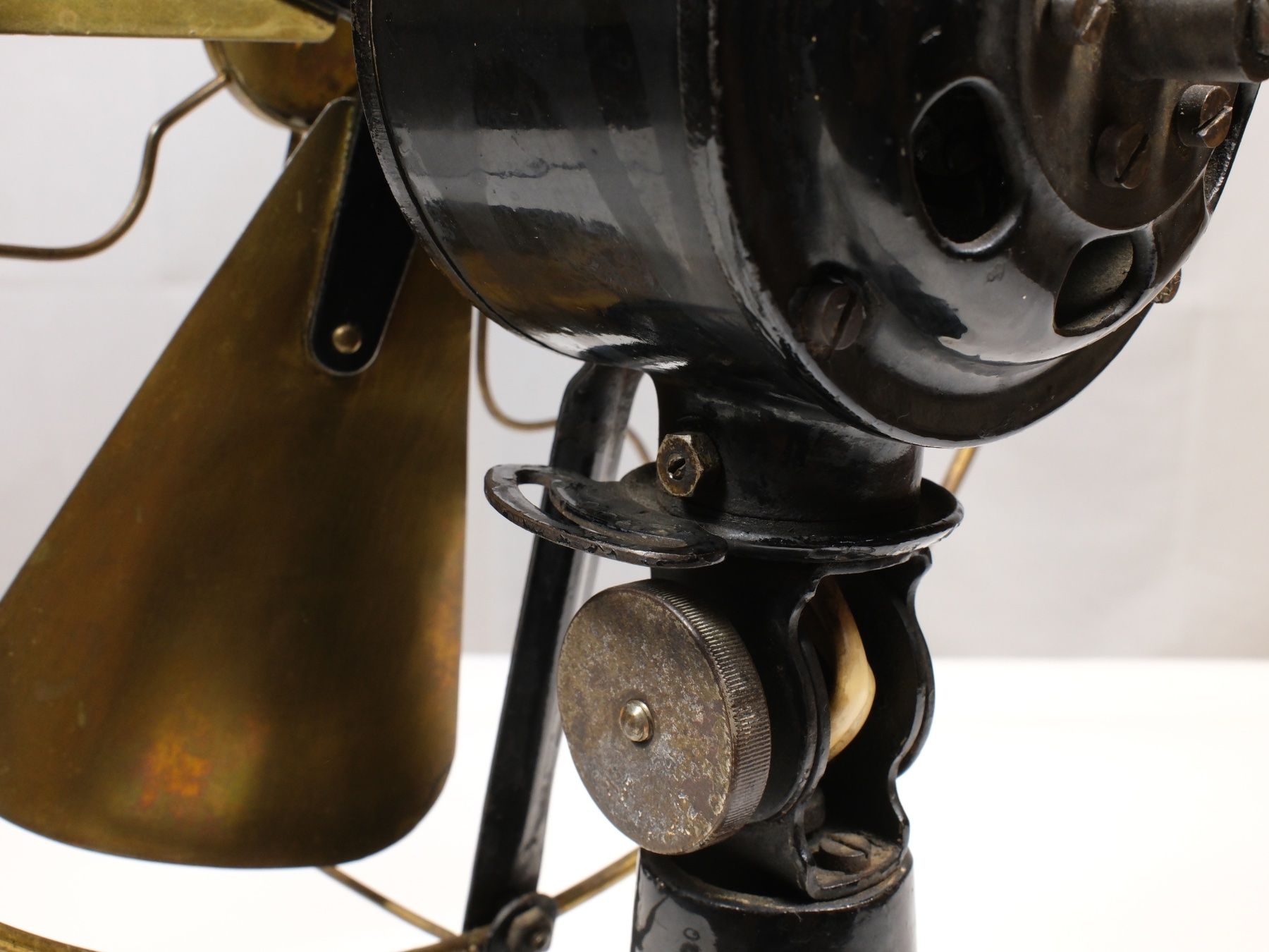 Ventilateurs: Antiker Ventilator Dr. ML, Max Levy Berlin N.65, Type 2518 – Défectueux à Lobsigen par Markus_Haenggi_Bern 7