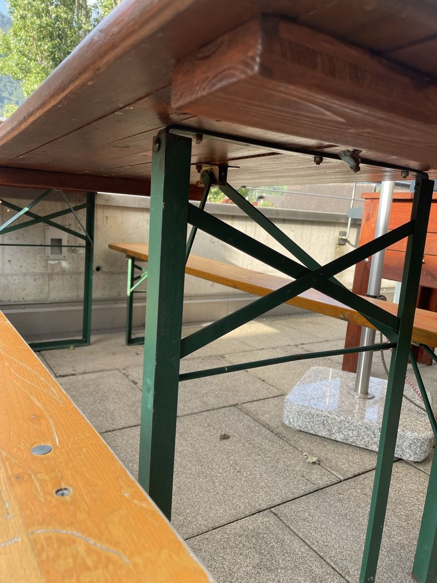 Set di tavolo e panche: Robuste Bierbank / Festbankgarnitur – Usato da Schübelbach venduto da markusae 2