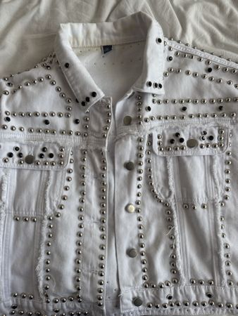 Veste en jean blanche cloutée - Taille S en bon état
