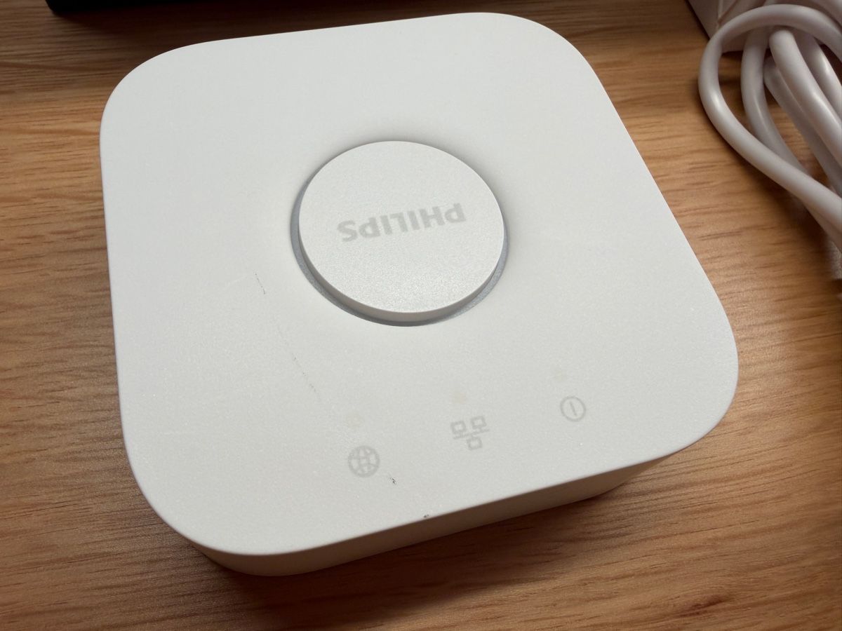 Philips Sistema di controllo: Philips Hue Bridge Smart Home - gebraucht – Usato da Ermenswil venduto da takethisitem 2