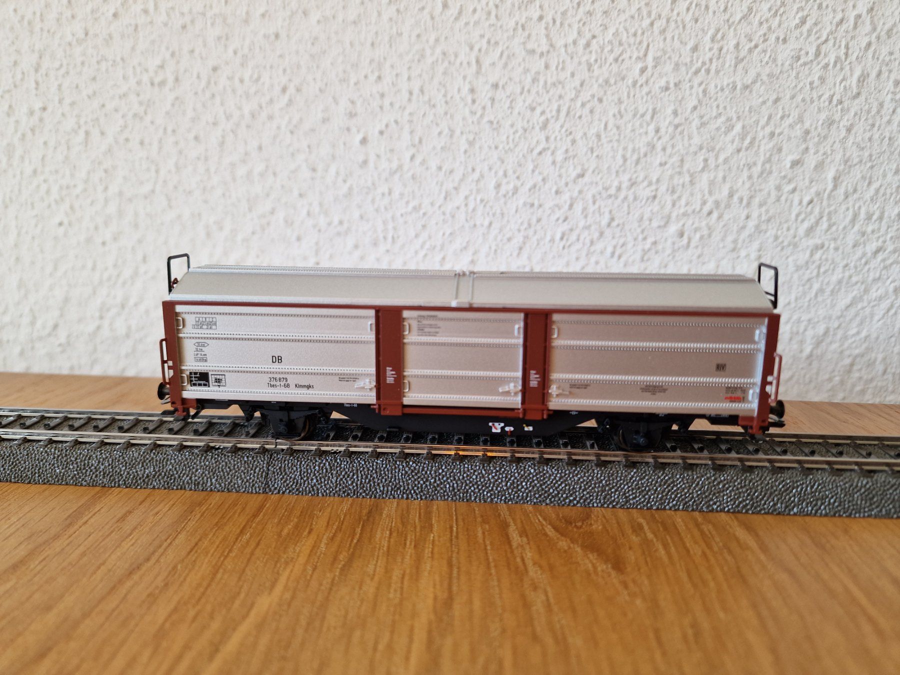 Märklin Modellini di ferrovie: DB Schiebedachgüterwagen H0 – Usato da Matten b. Interlaken venduto da lor_hr9w 1