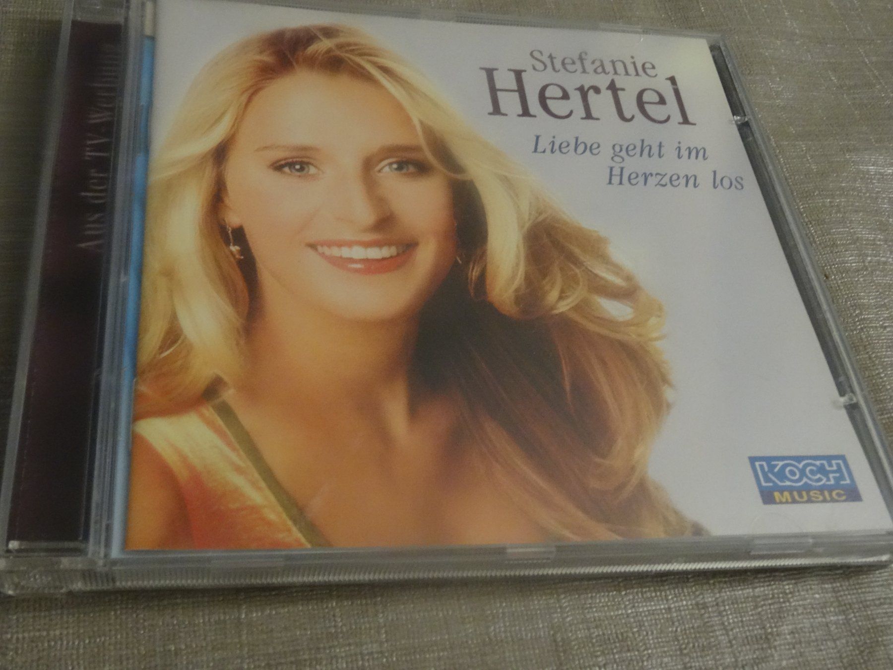 CDs: Stefanie Hertel CD - Liebe geht im Herzen los – Gebraucht aus Olten von Disc-Ausverkauf