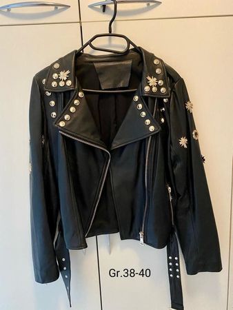 Lederjacke mit Nieten