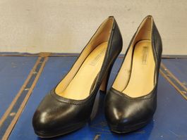 Buffalo Pumps schwarz Leder Absatzschuhe getragen