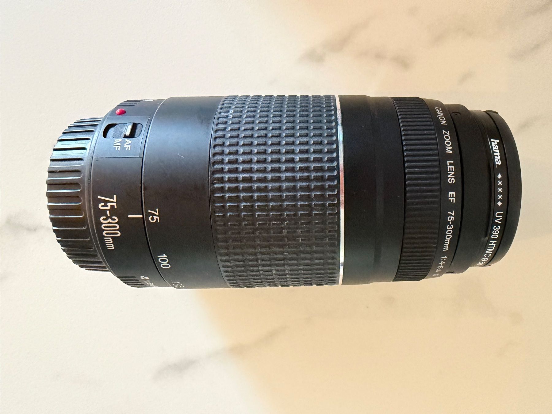 Canon Appareil photo: Canon EOS 1300D + 2 Objektive + SD-Karte + Ladegerät – D'occasion à Otelfingen par kan_cs56 1