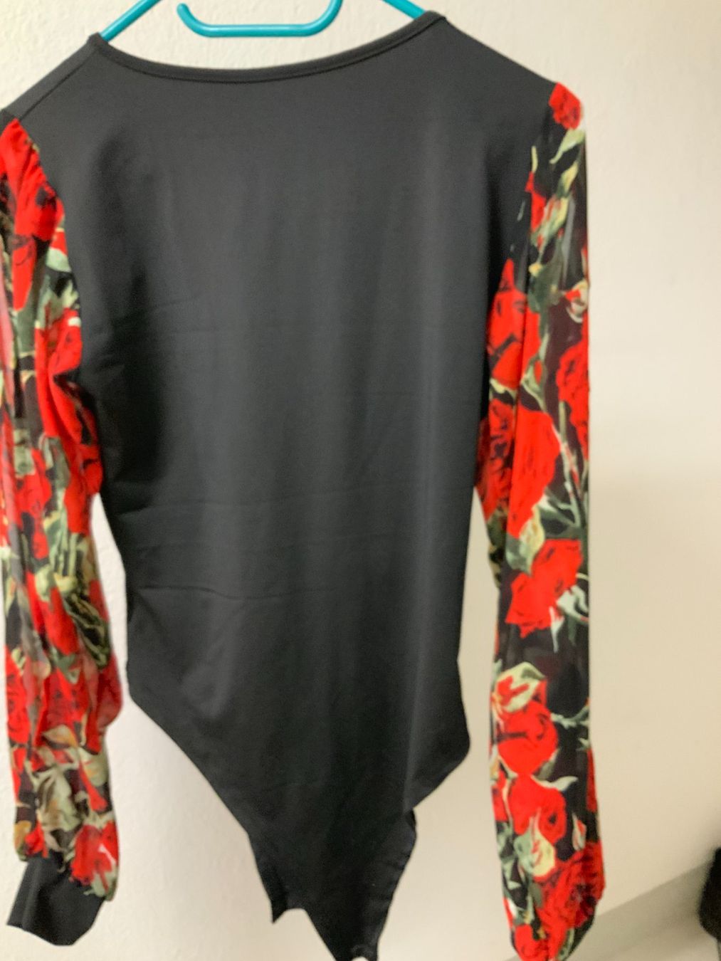 Sonstige Unterwäsche: Body langarm schwarz mit Blumenmuster Grösse M – Gebraucht aus Wallisellen von ASZT 1