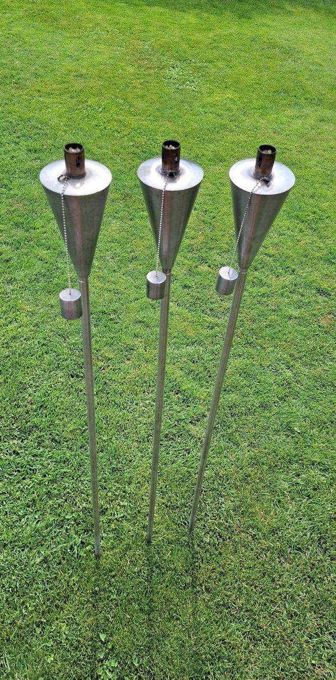 Altro in Decorazioni & Accessori: 3 Gartenfackeln Metall, Deckel mit Kette – Usato da Hinwil venduto da Rado56 2