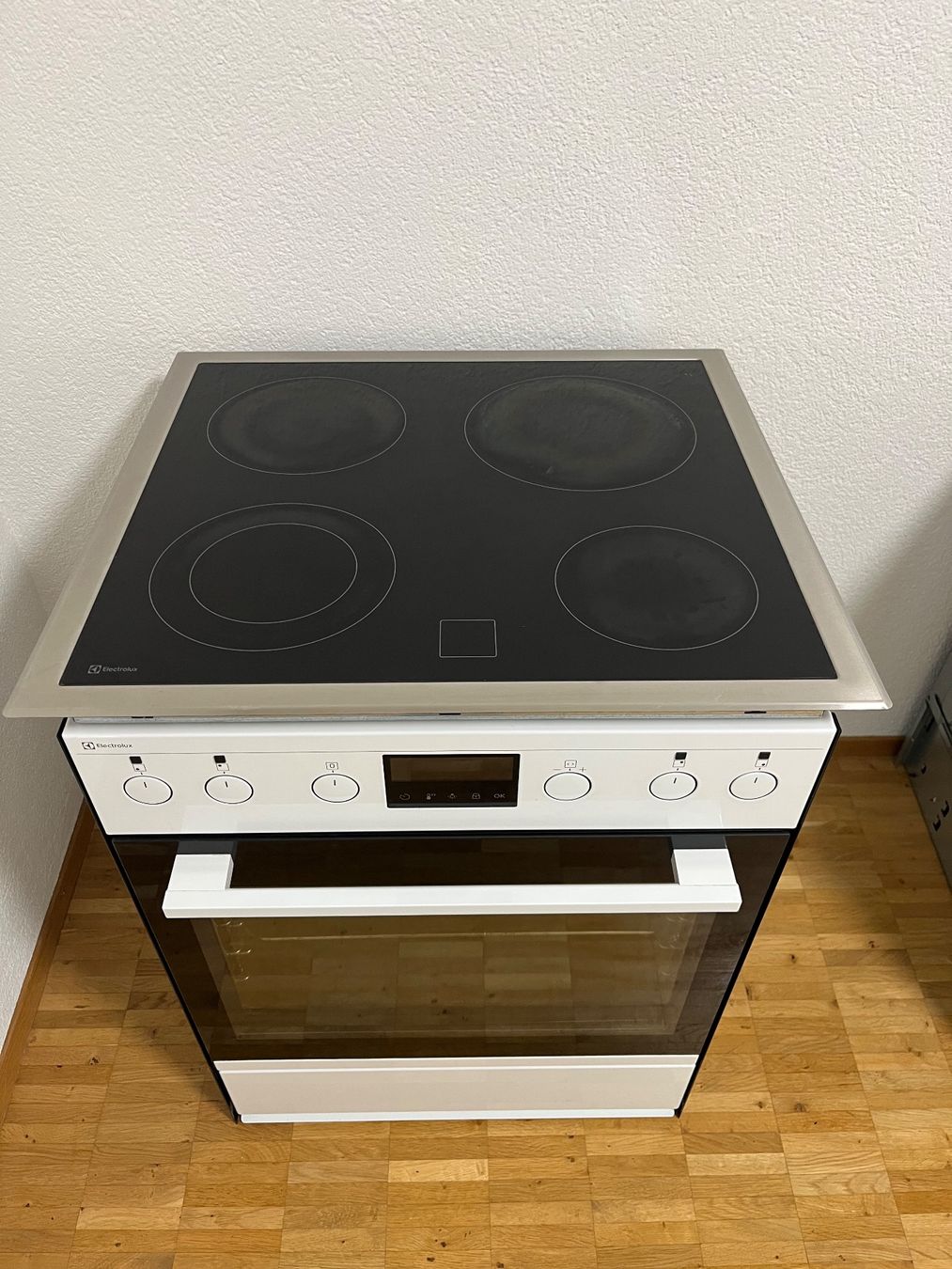 Electrolux Cuisinières: Backofen + Glaskeramik von Electrolux – D'occasion à bern par sanducci 5