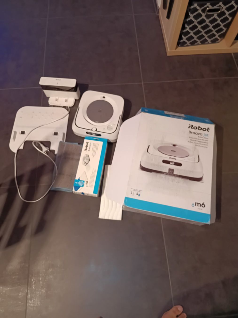 Irobot Aspirateurs & Accessoires: irobot braava jet m6 – Défectueux à Bertschikon (Gossau, ZH) par SJLPHI 1