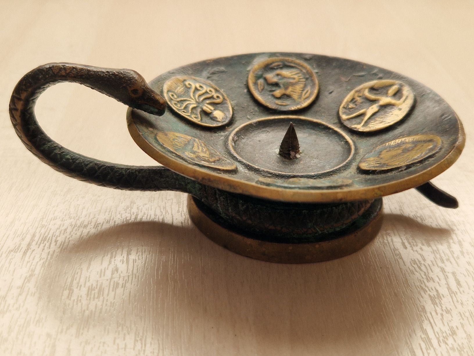 Kerzenständer: Kerzenständer mit Schlangen-Griff, Bronze – Gebraucht aus Lyss von pksuny 1