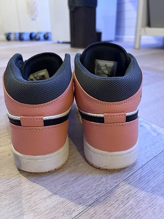 Scarpe da donna: Air Jordan 1 Mid Rosa – Usato da Sirnach venduto da lam_9dpr 2