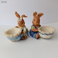 Zwei Eierbecher Hase