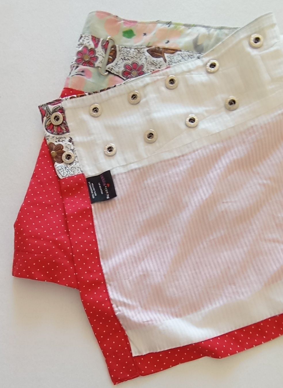 Moshiki Gonne: ✨MOSHIKI✨ Röckli – Usato da Lengnau BE venduto da Homebody 2