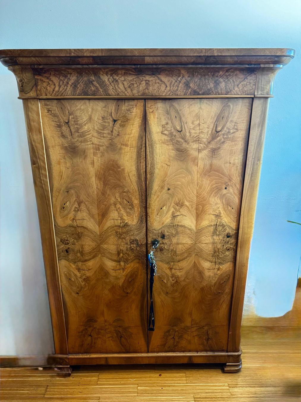 Armadi: Biedermeier Schrank mit Geheimschublade – Usato da Zürich venduto da tar_pm5k