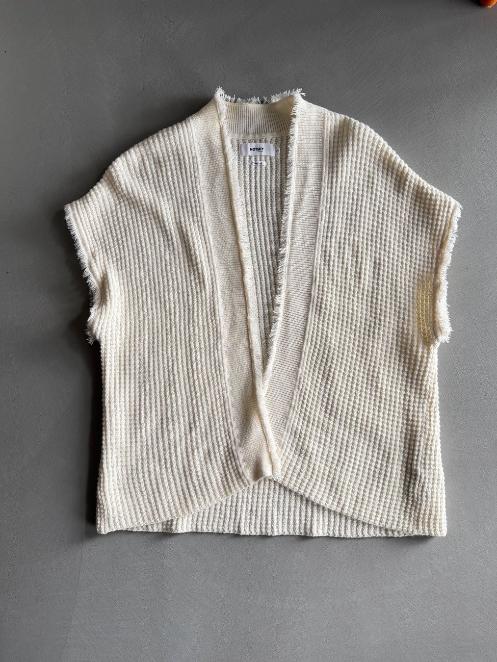 Gilet & Giacche senza maniche: Wollweisse Strickjacke/Weste – Usato da Zug venduto da CaroR13