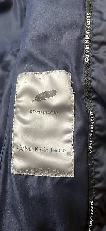 Vestes: Doudoune Calvin Klein taille S/XS – D'occasion à Vevey par vela33 3