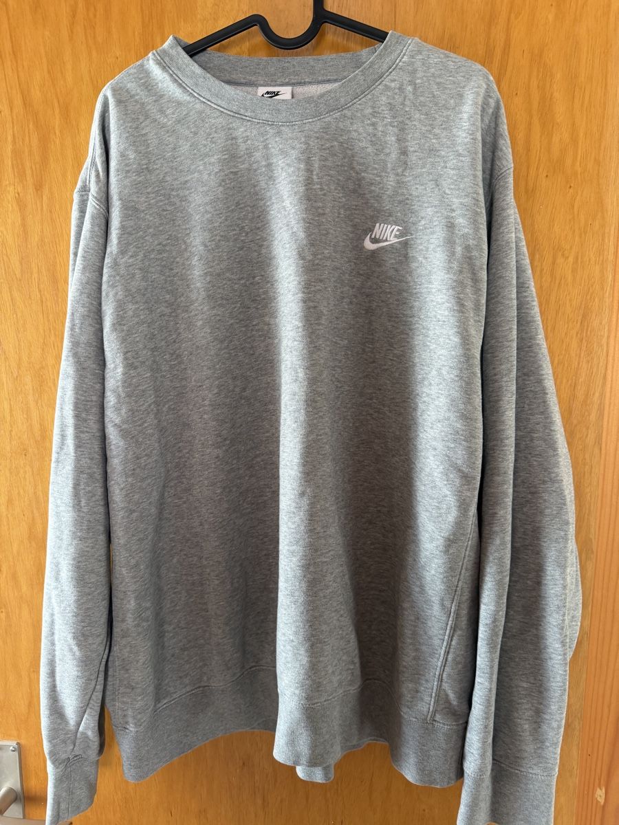 Nike Pullover & Sweatshirts: Nike Pullover grau – Gebraucht aus Faulensee von san_26hj