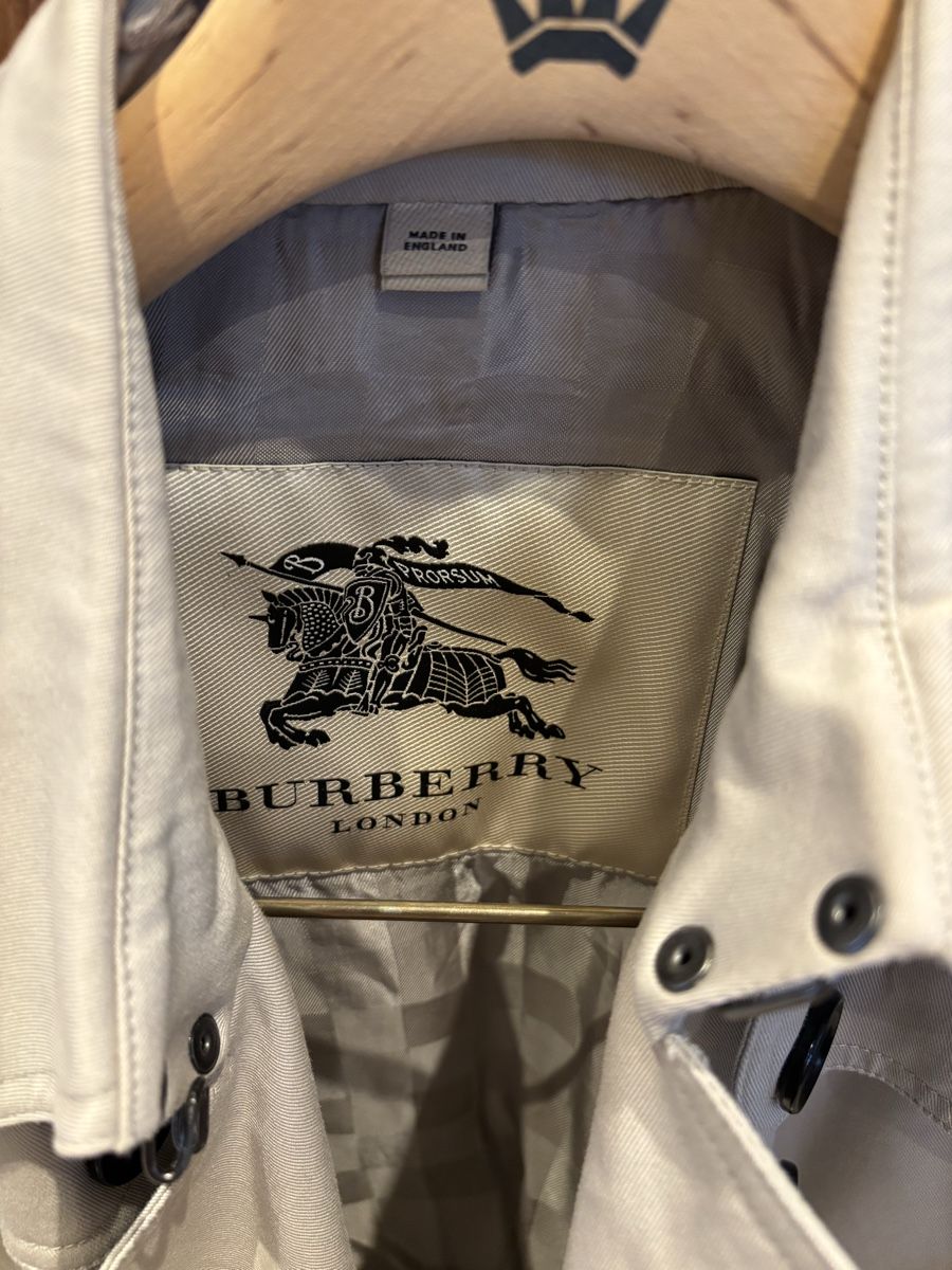 Burberry Cappotti: Authentic Burberry London beige Trench Coat, Size S – Usato da Windisch venduto da bymarikaa 1