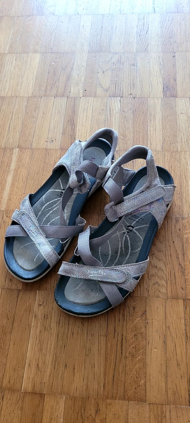 Superfit Scarpe per ragazze: Superfit Sandale, Grösse 36, grau – Usato da Emmenbrücke venduto da gatasalvache