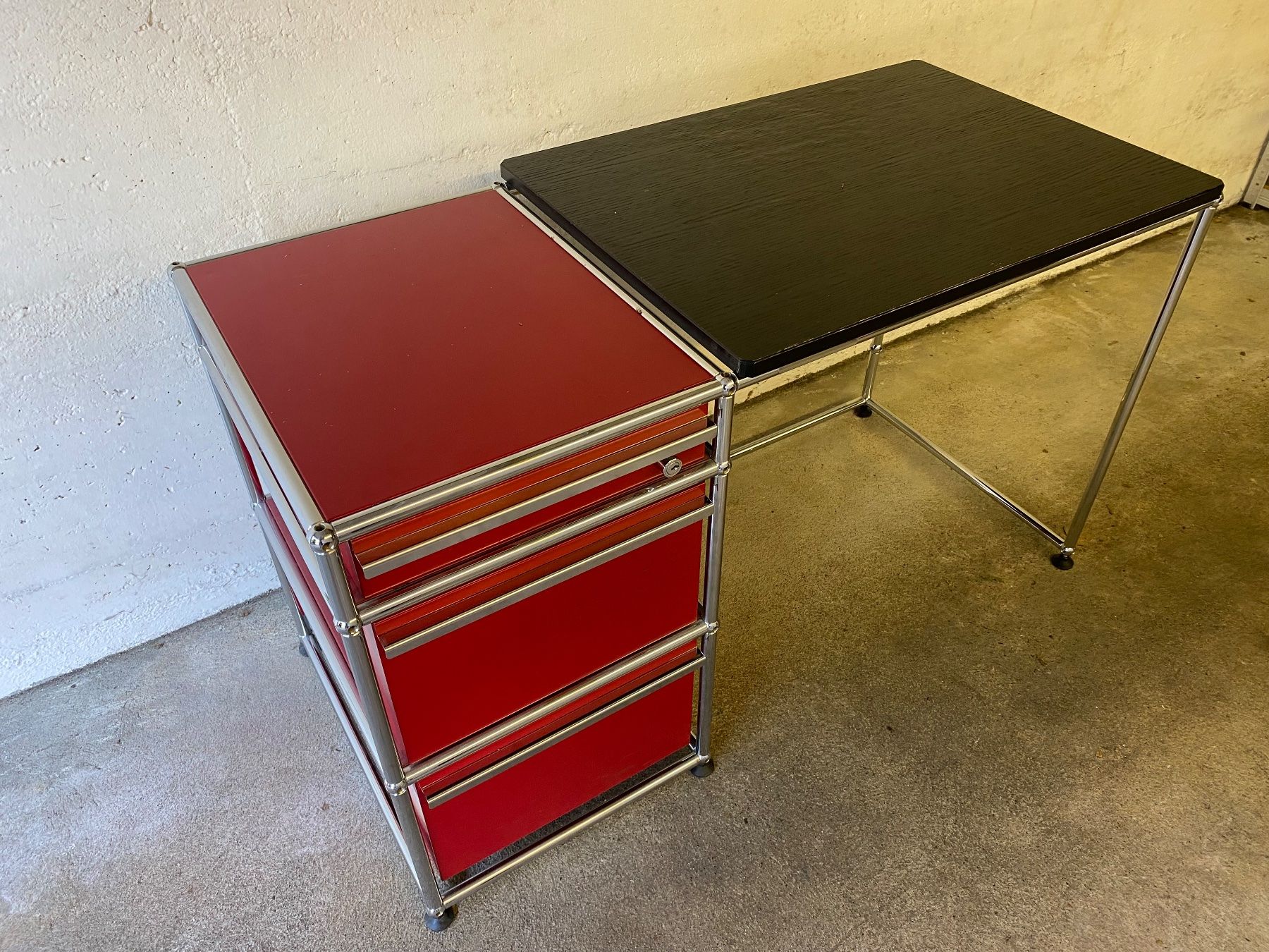 Scrivanie: USM Möbel / Schubladen-Stock – Usato da Gümligen venduto da outdoor-pro
