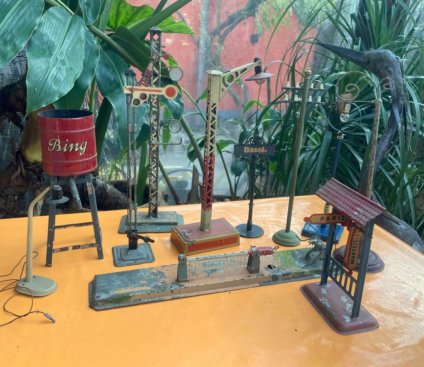 Lot d'accessoires pour trains miniatures à l'échelle 0, e... | enchères
