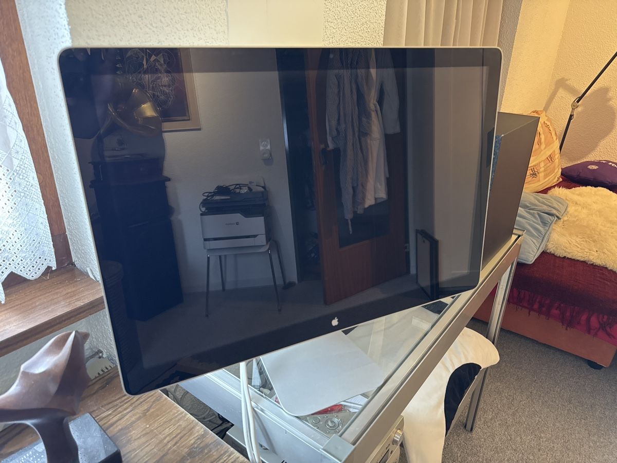 Apple Monitor: Apple Cinema Display 24" 61,0cm (24") WUXGA LED – Usato da Büsserach venduto da Ruru