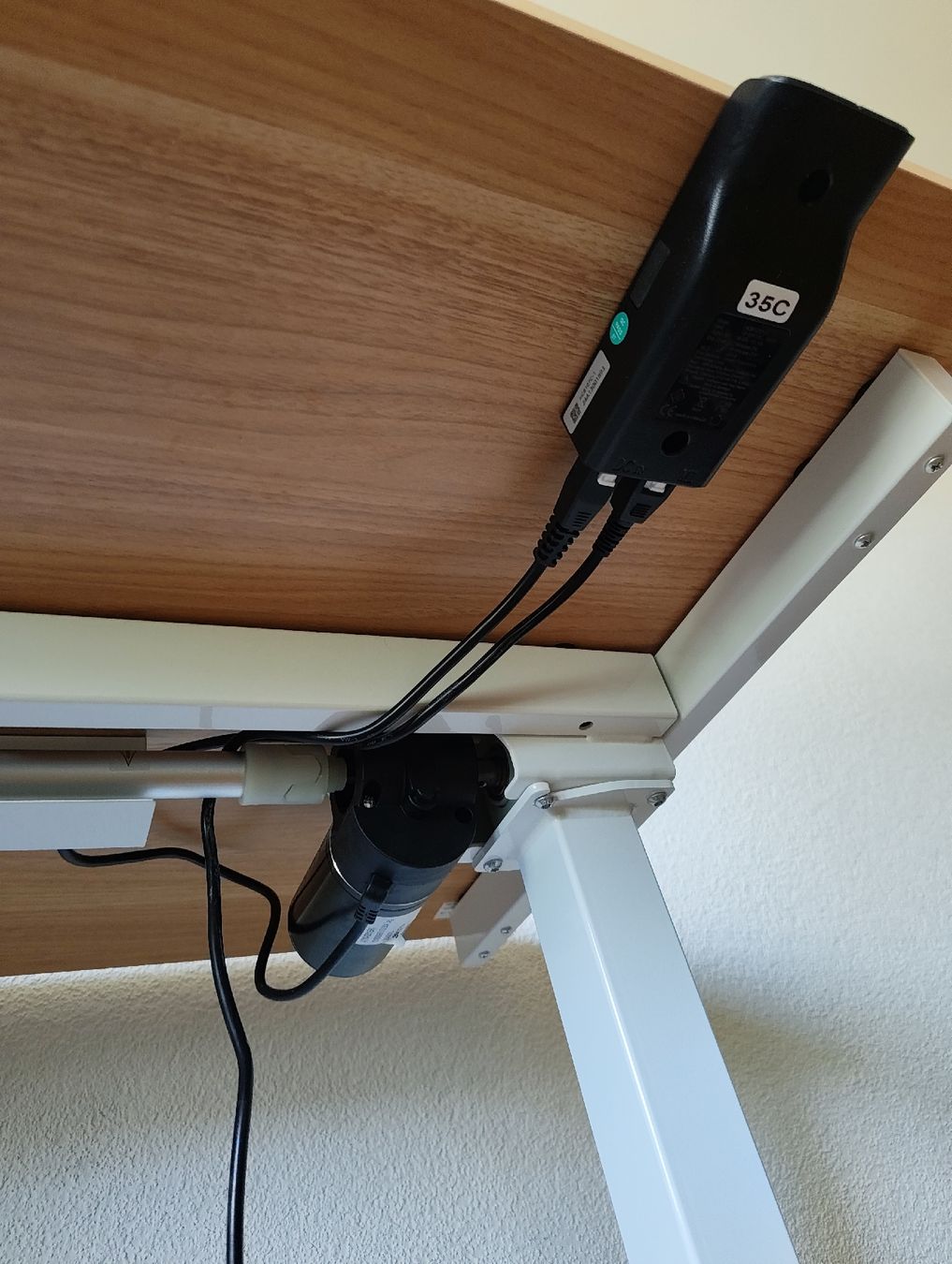 Scrivanie: Schreibtisch höhenverstellbar mit Holzplatte + Stuhl + Eimer – Nuovo (secondo la descrizione) da Kreuzlingen venduto da fix_wx75 1