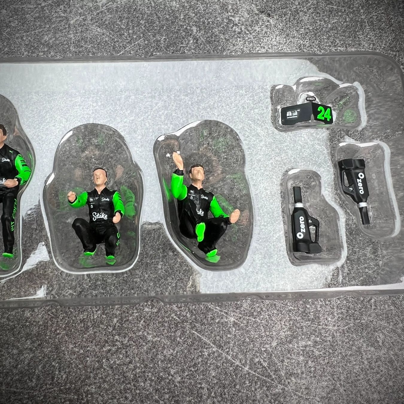 Figuren: Formel 1 Figuren Set Pitcrew Sauber Stake – Neu und originalverpackt aus Wetzikon ZH von tuningschmiede 3