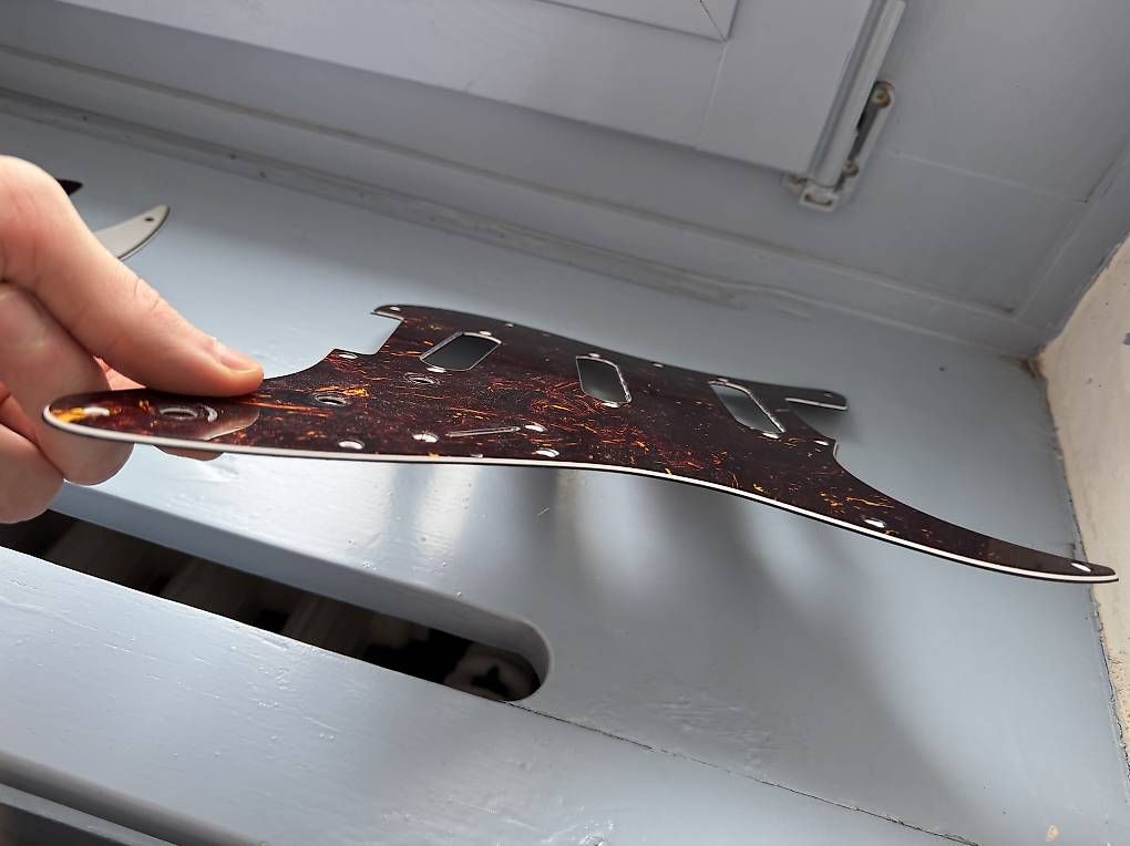 Pareti & Soffitti: stratocaster Pickguard – Usato da Zürich venduto da tuffcookie 2