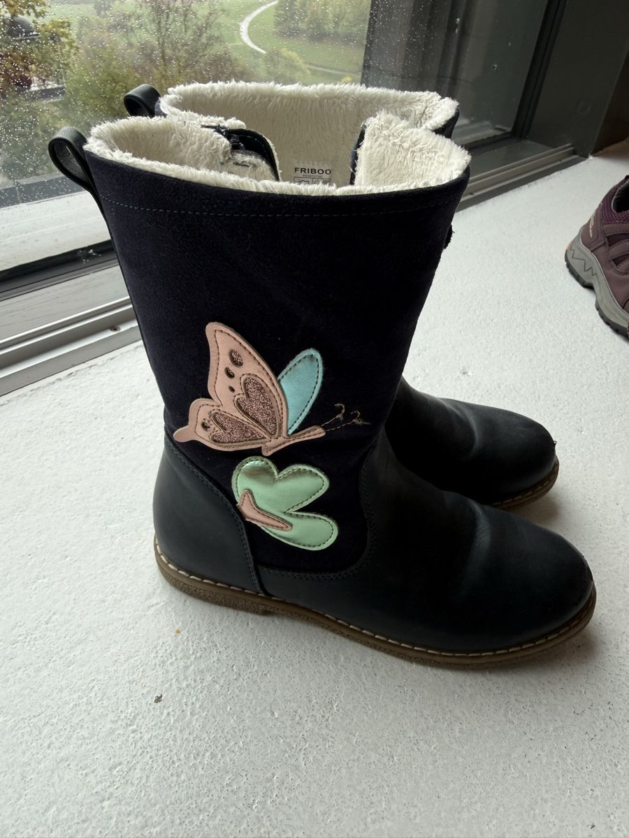 Schuhe für Mädchen: 4 Paar Schuhe Grösse 33  – Gebraucht aus Regensberg von Luxusmuesli 3