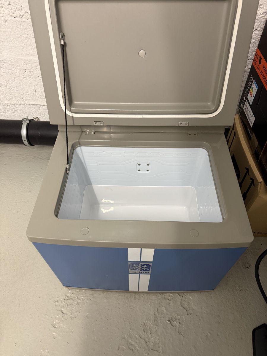 Mobicool Frigoriferi & Refrigeratori: Mobicool MB40 Kompressor 38L Kühl- und Gefrierbox  – Usato da Seewen SZ venduto da divaio1981 2