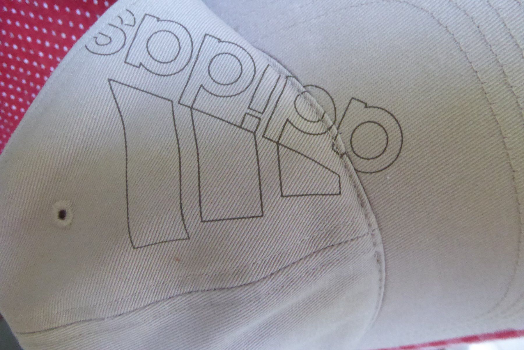 Altro in  Abbigliamento & Accessori: Adiddas Kinder Sommer Kappe Cape verstelbare Grösse – Usato da Sargans venduto da Benziner 1