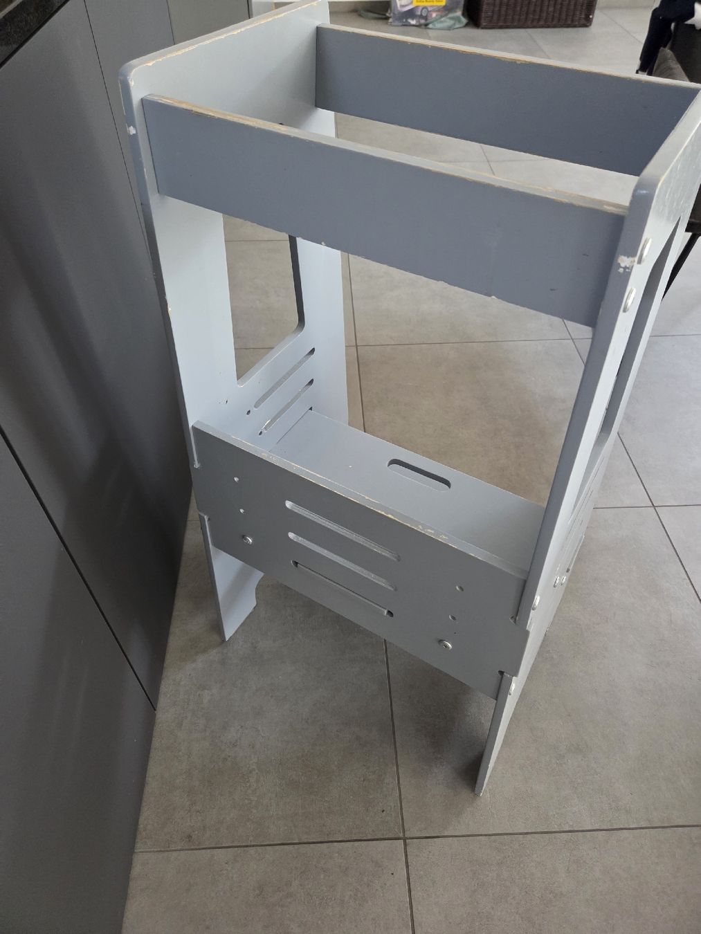 Chaises hautes: Lernturm in grau  – D'occasion à Uezwil par Jillenzio 3