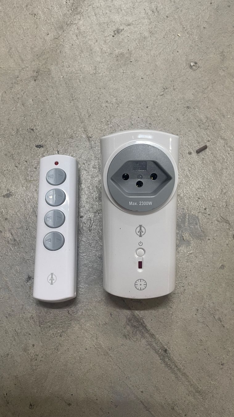 Intertechno Fiches d'alim.: Funkempfänger ITLR 3500T, mit Abschaltautomatik – D'occasion à Basel par Balthazara