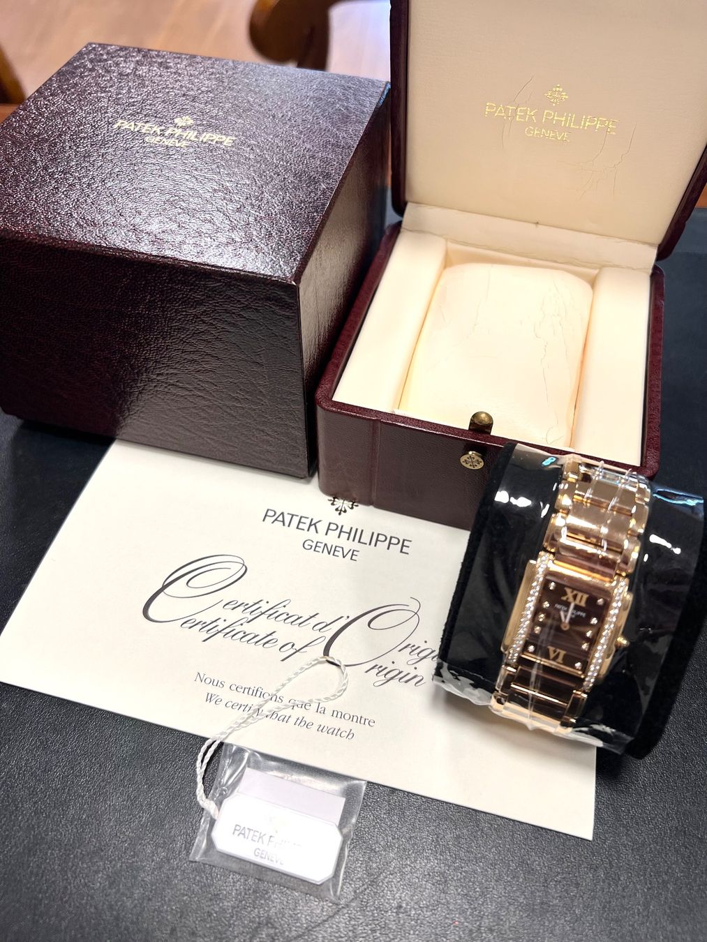 Patek Philippe Uhren: Patek Philippe Twenty-4 / 4910/11R – Neu (gemäss Beschreibung) aus Nyon von Lunas_Watches 7