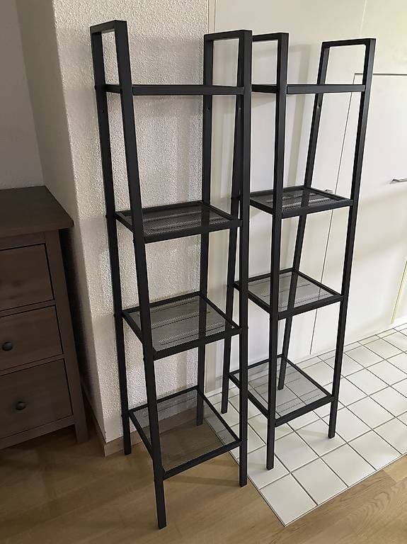 Scaffali: Set d'étagères en métal – Usato da Fribourg venduto da Brosciuttofunghi 1