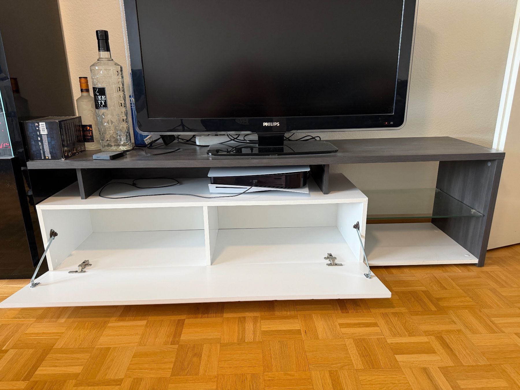 Conforama TV Möbel: TV-Möbel (Sideboard) – Gebraucht aus Basel von phipsbasel 1