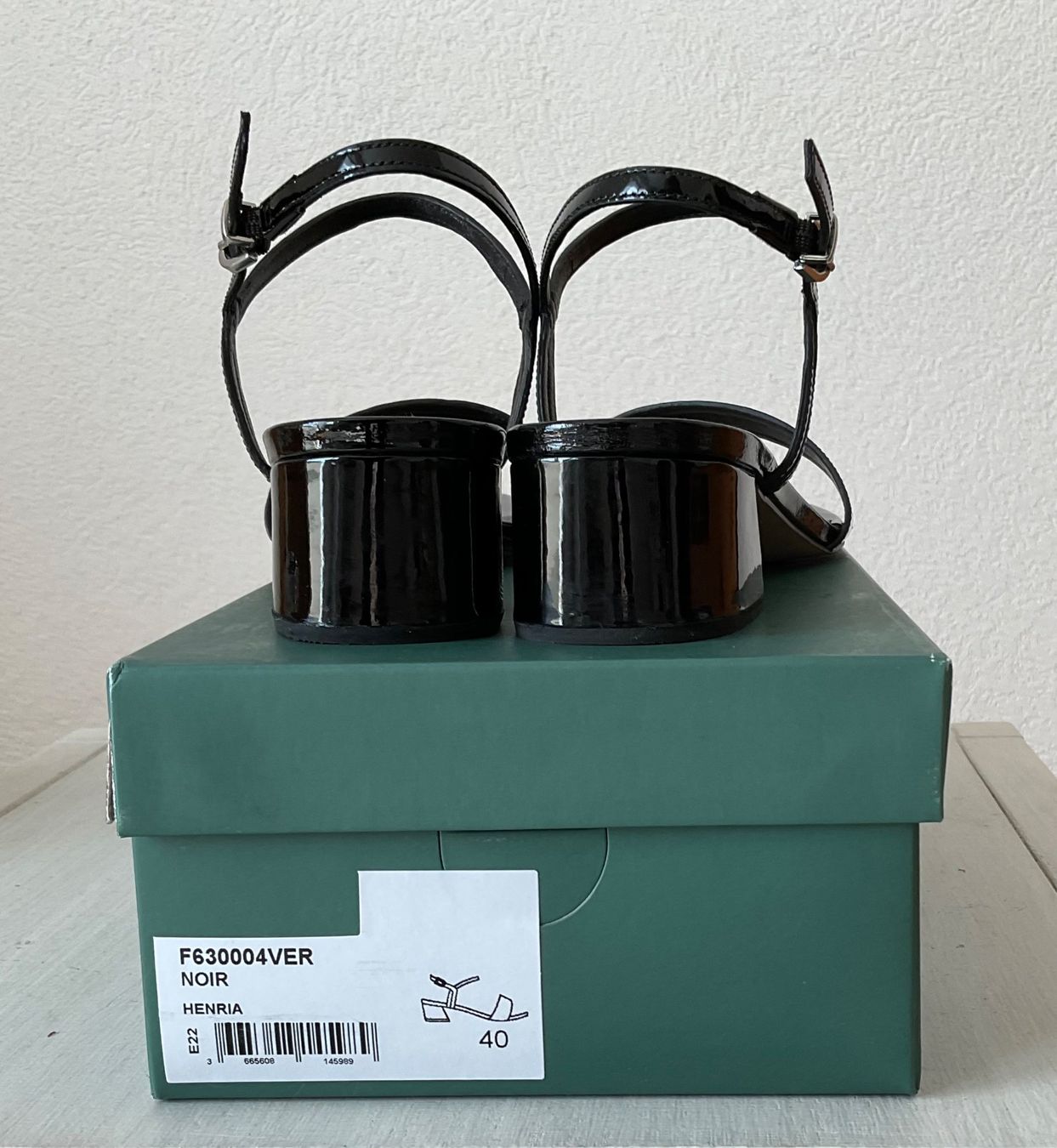 Damenschuhe: Minelli : sandales en cuir noir laqué – Neu und originalverpackt aus Corseaux von Mililaforet75 4