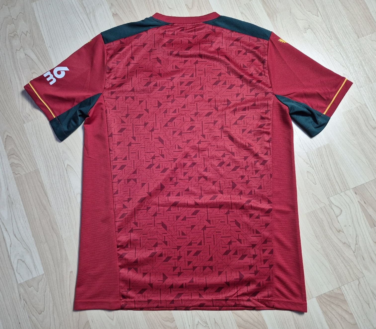 Leibchen & Hosen: Castore 23/24 Wolverhampton Trikot Grösse L – Neu (gemäss Beschreibung) aus St. Gallen von CaliSunshine 1