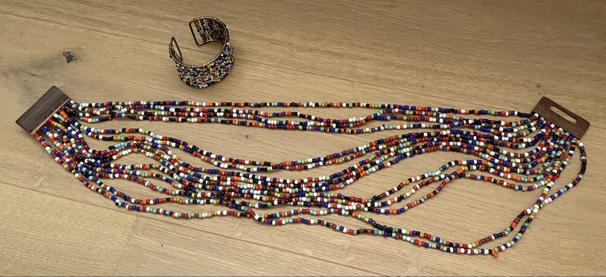 Altri gioielli: Colourful Statement Beaded Necklace & Bracelet Set – Nuovo (secondo la descrizione) da Embrach venduto da lau_2gtp 1