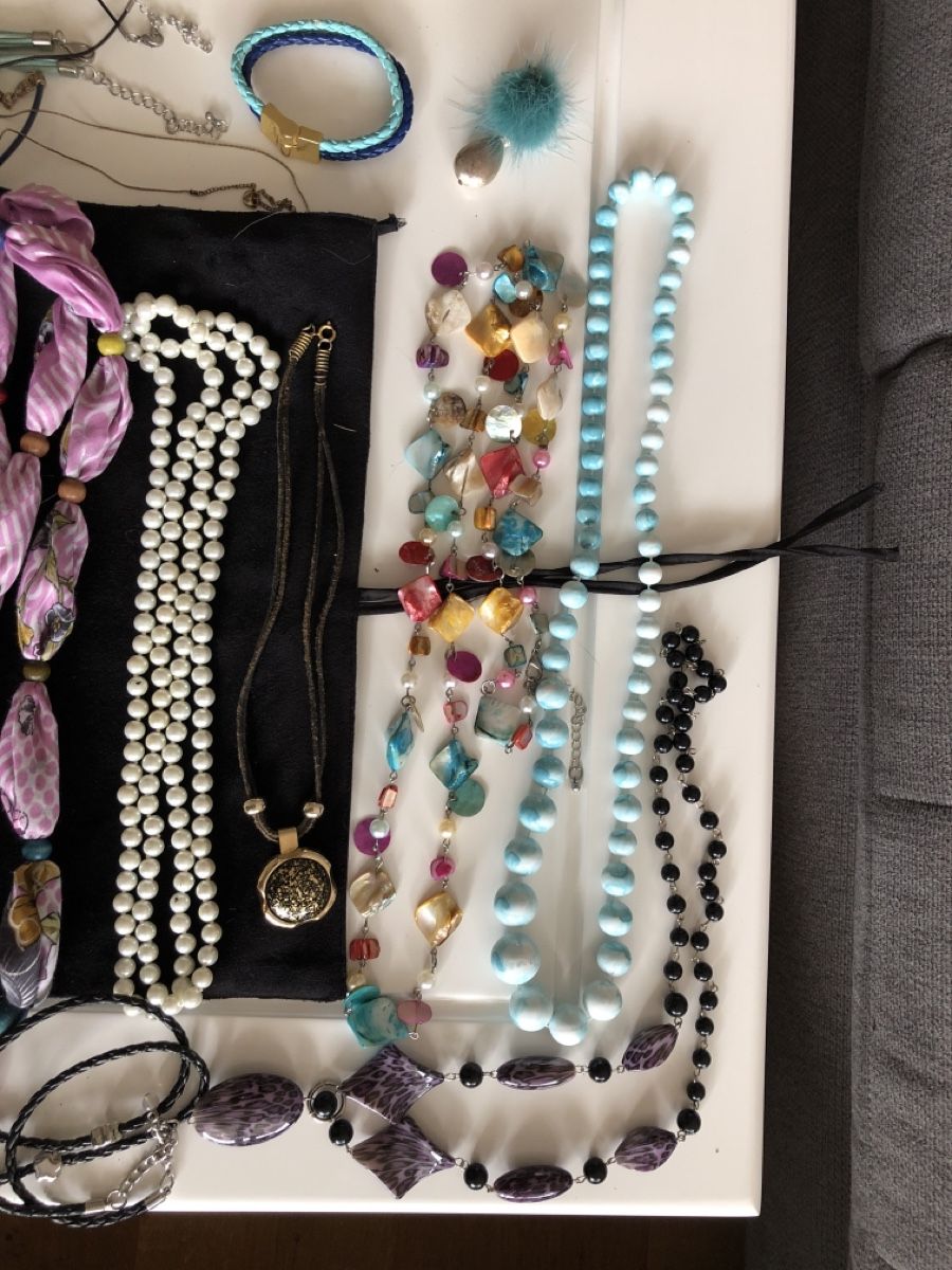 Altri gioielli: Grosses Konvolut Modeschmuck: Halsketten, Armbänder, Brosche – Usato da Läufelfingen venduto da Original100 3