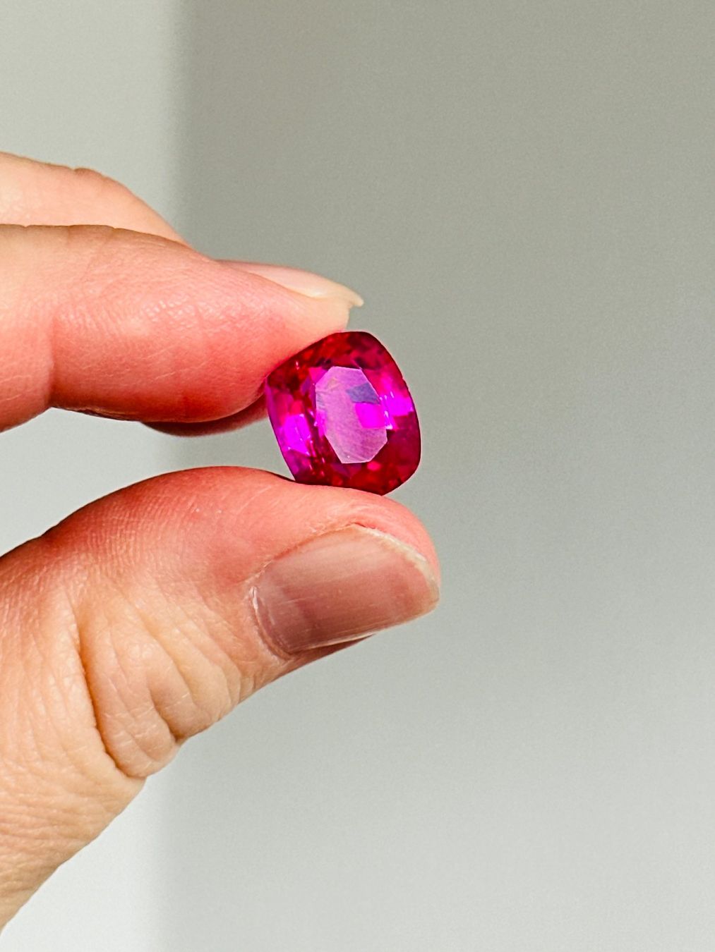 Pietre preziose: 12.20 Ct Certified Cushion Cut Loose Gemstone – Nuovo e nell'imballaggio originale da Genève venduto da AWWA 5